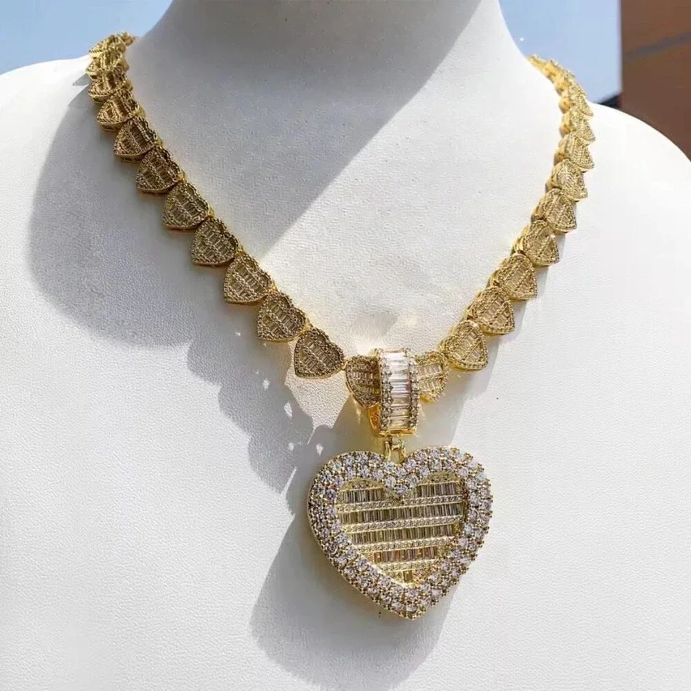 Gold Heart Necklace With Baguette 0 Afa